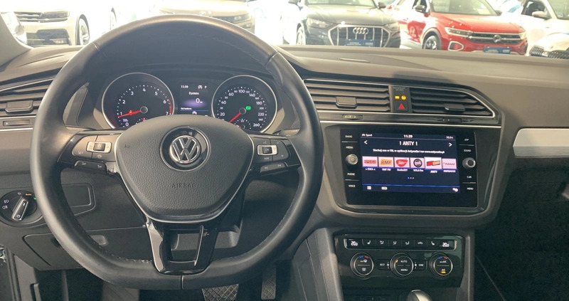 Volkswagen Tiguan cena 130900 przebieg: 33632, rok produkcji 2019 z Warszawa małe 379